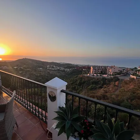 Angels Penthouse Sea View Apartment Sitio de Calahonda